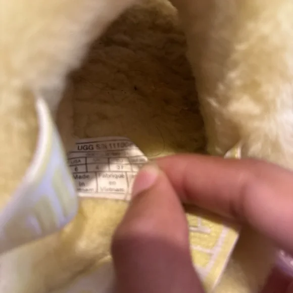 UGG Cream Fuzzy Slippers - Picture 3 of 3